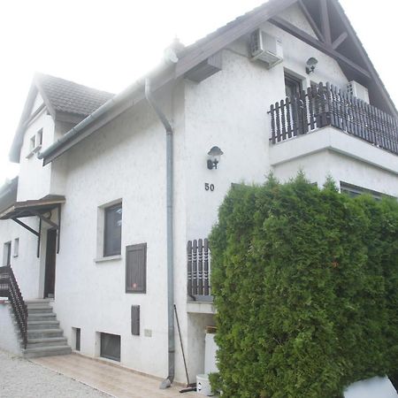Bed and Breakfast Szuzanna Fenyves Panzio Siófok Exterior foto
