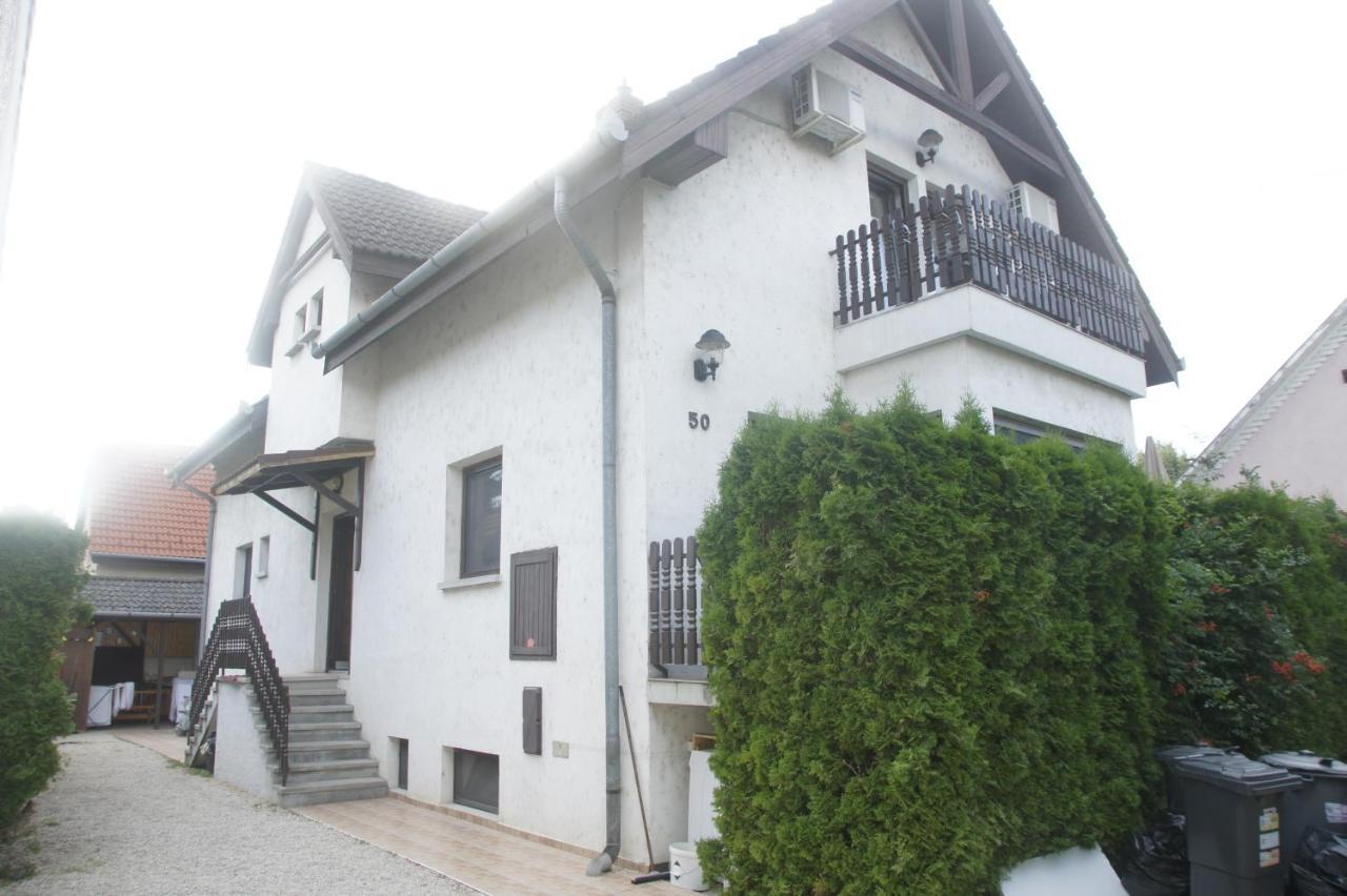 Bed and Breakfast Szuzanna Fenyves Panzio Siófok Exterior foto