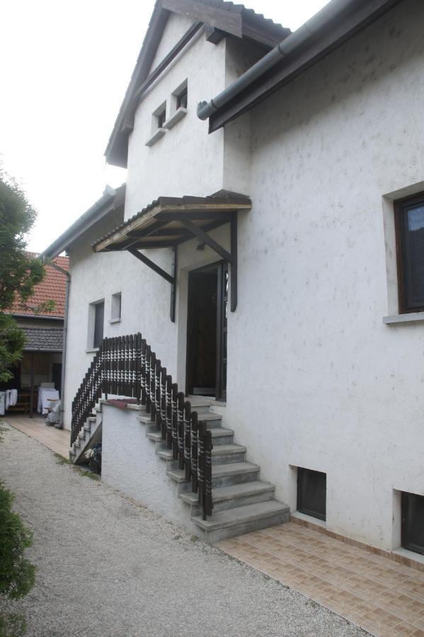 Bed and Breakfast Szuzanna Fenyves Panzio Siófok Exterior foto